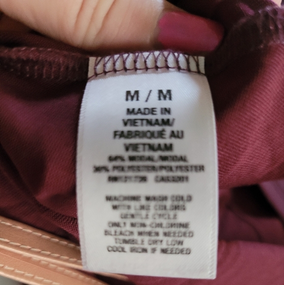 Aeropostale Cold Shoulder Maroon Ribbed Tee Size Medium - Picture 5 of 7